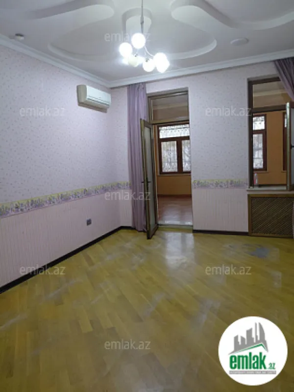 Satılır 4 otaqlı köhnə tikili 180 m²