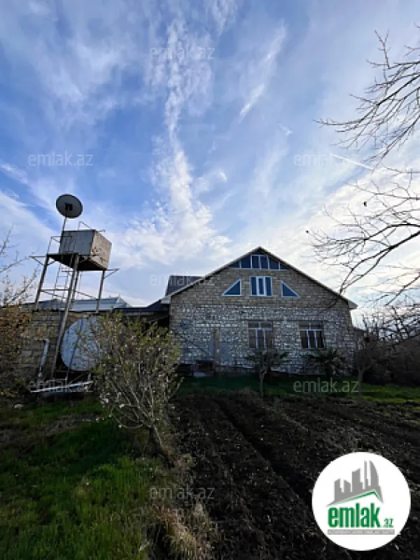 Satılır 4 otaqlı həyət evi 150 m²