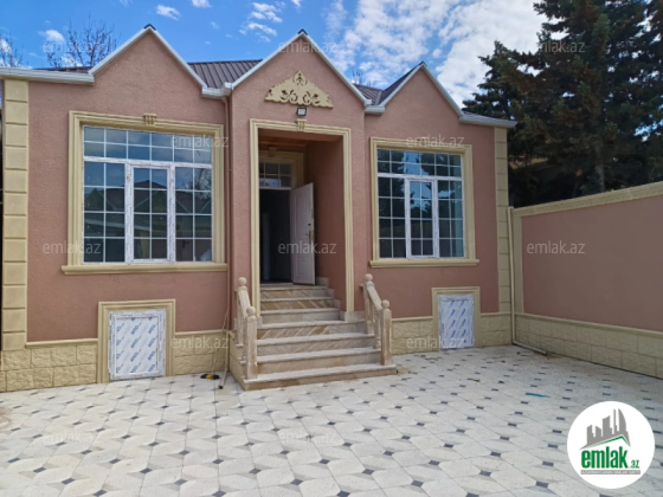 Satılır 4 otaqlı həyət evi 140 m²