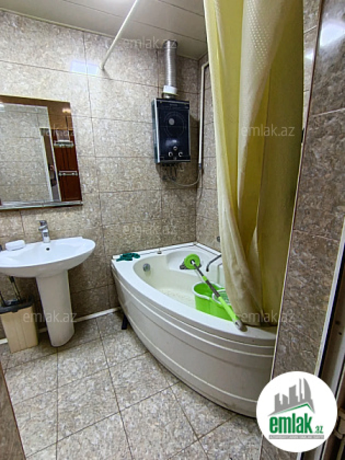 Satılır 2 otaqlı köhnə tikili 65 m²