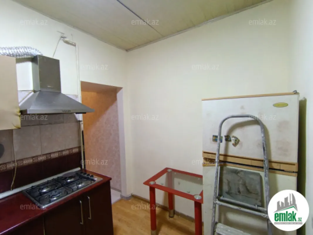 Satılır 2 otaqlı köhnə tikili 65 m²