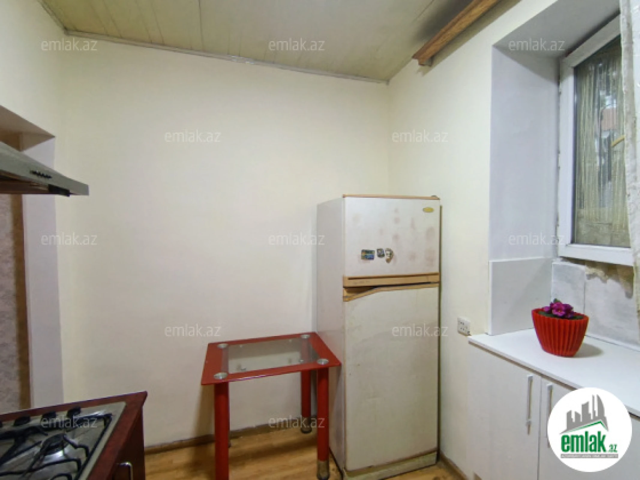 Satılır 2 otaqlı köhnə tikili 65 m²