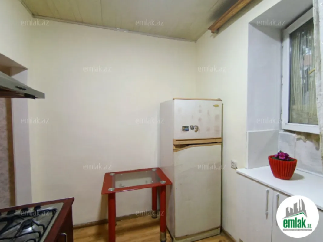 Satılır 2 otaqlı köhnə tikili 65 m²