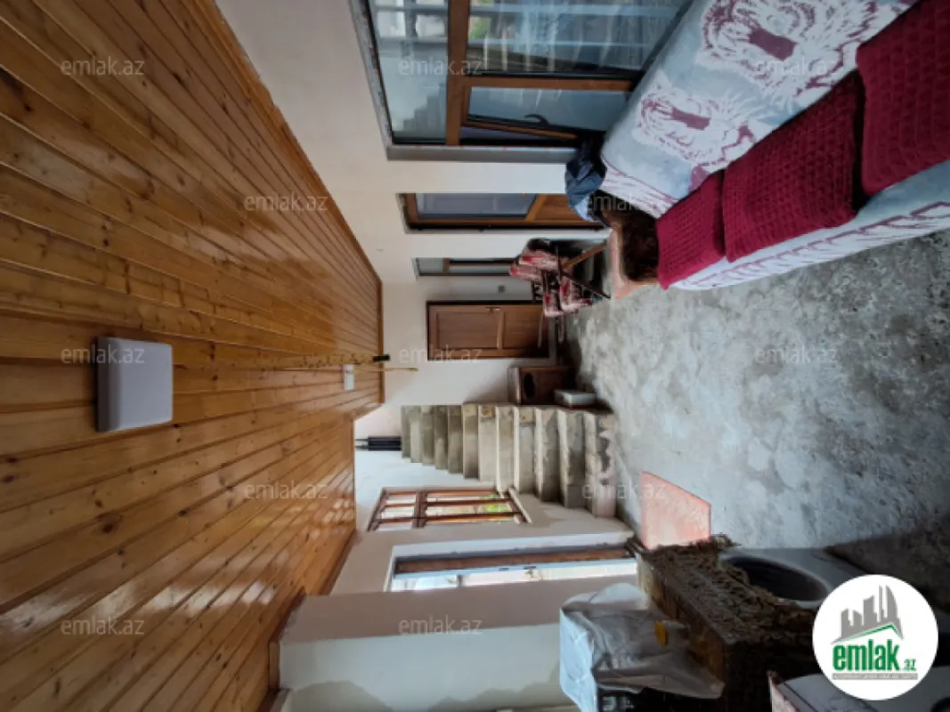 Satılır 8 otaqlı mənzil 1000 m²