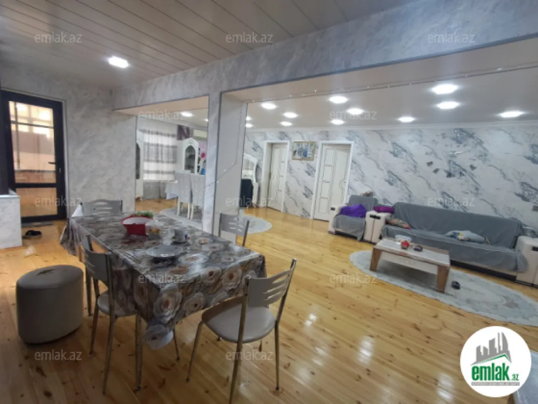 Satılır 8 otaqlı mənzil 1000 m²
