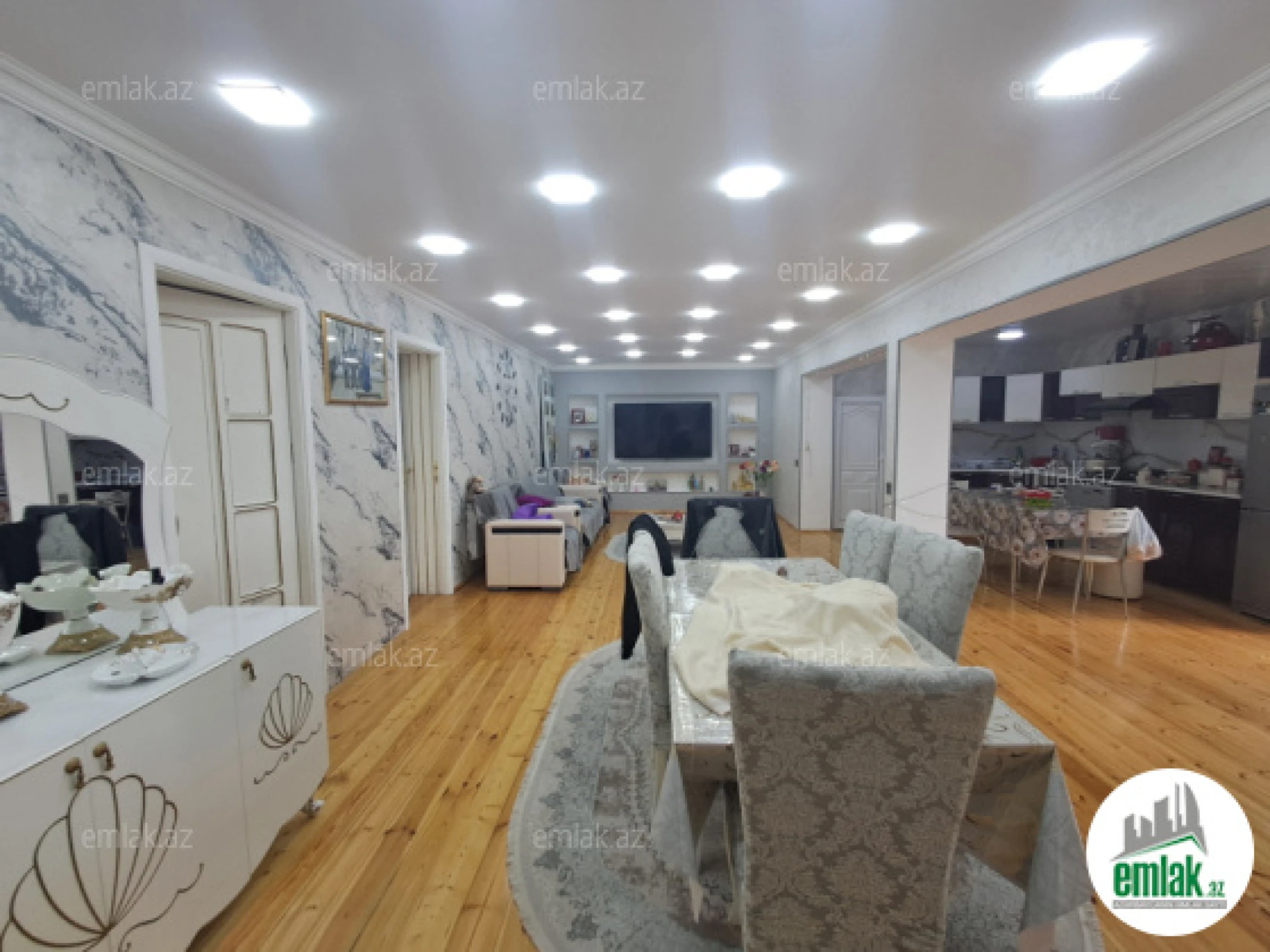 Satılır 8 otaqlı mənzil 1000 m²