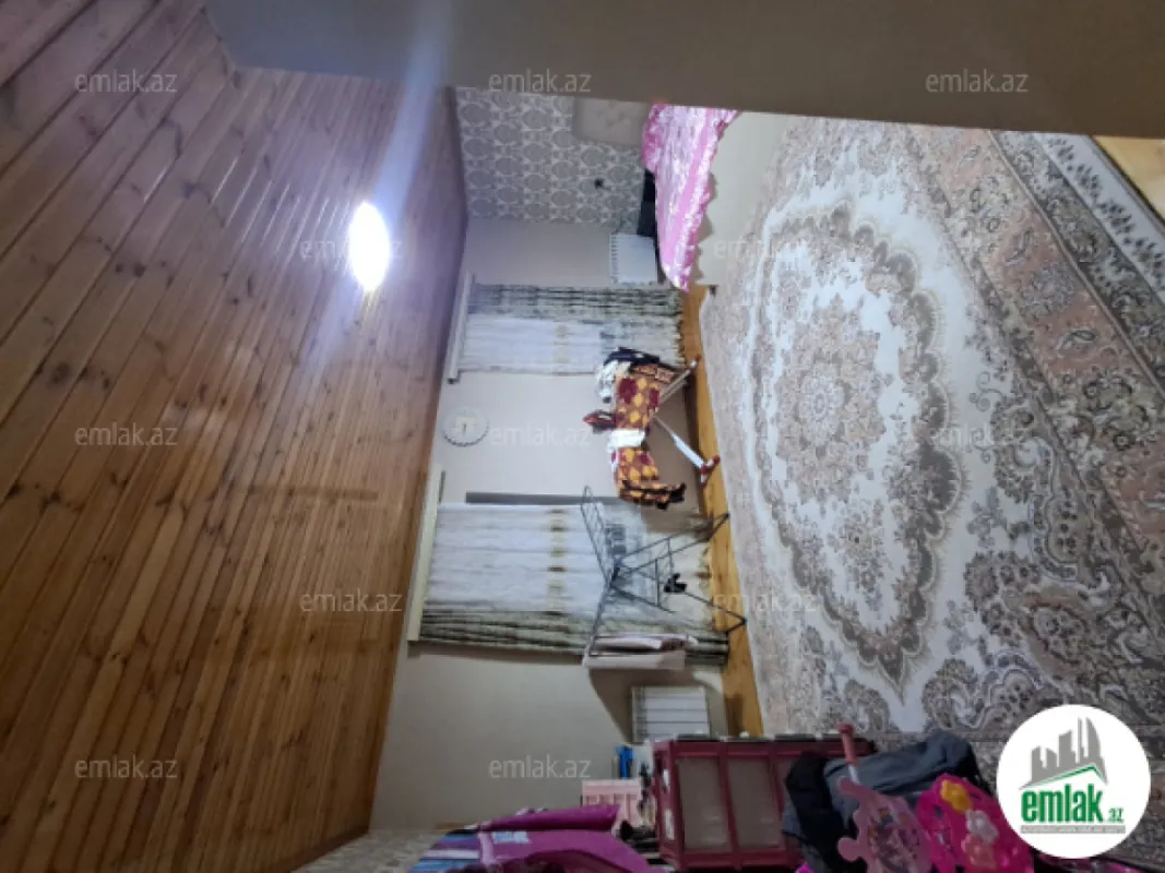 Satılır 8 otaqlı mənzil 1000 m²