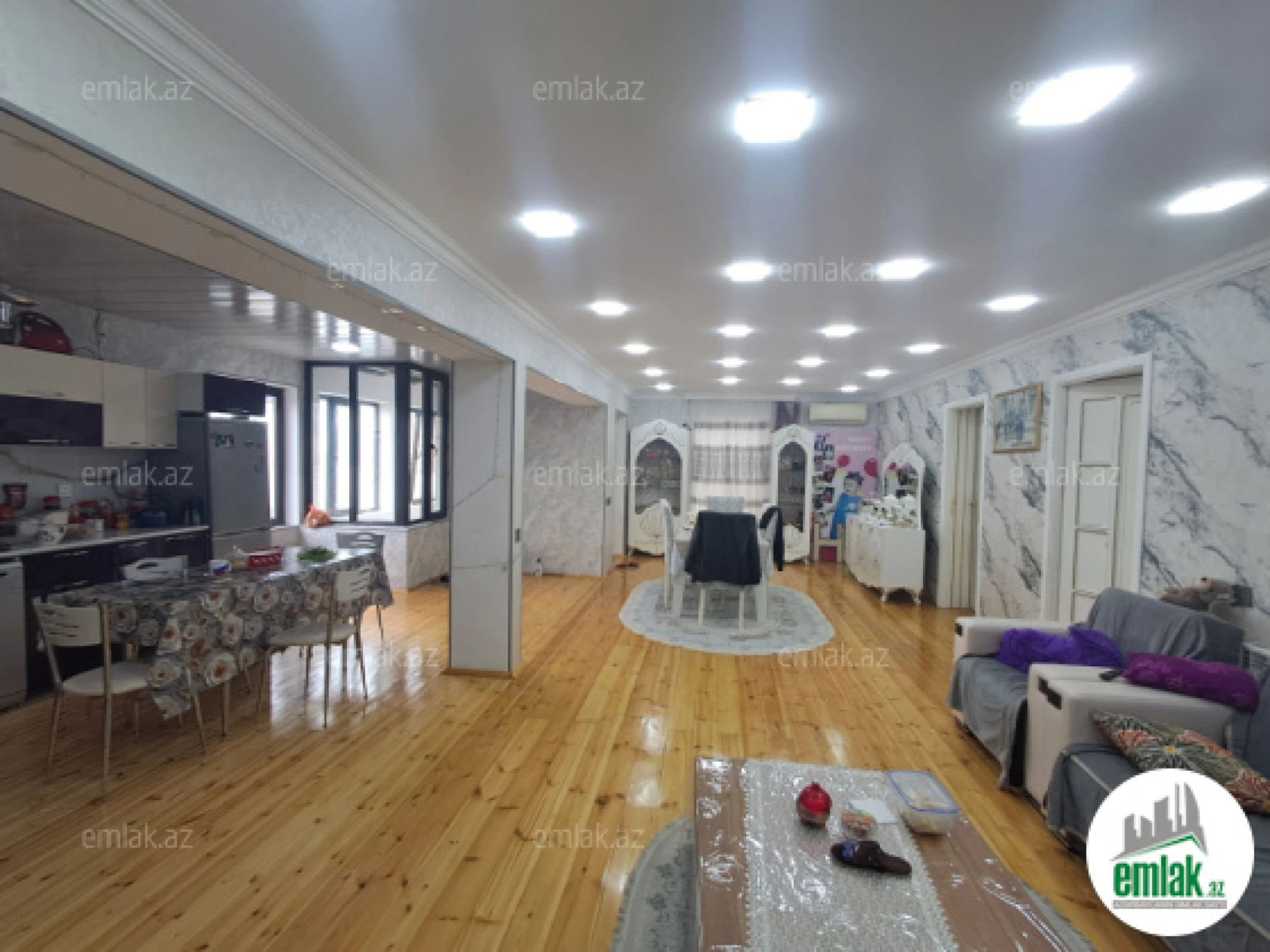 Satılır 8 otaqlı mənzil 1000 m²