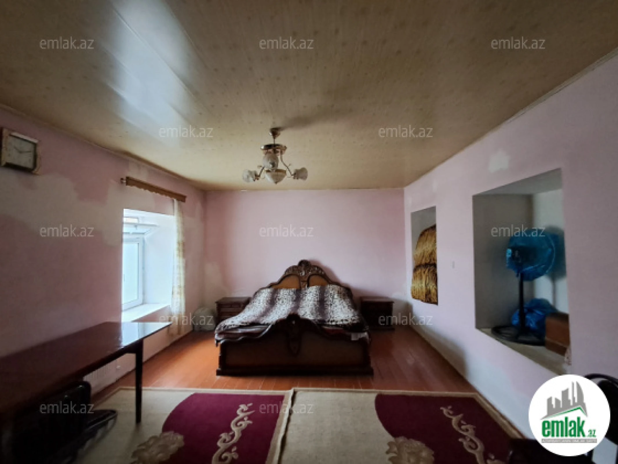 Satılır 8 otaqlı mənzil 1000 m²