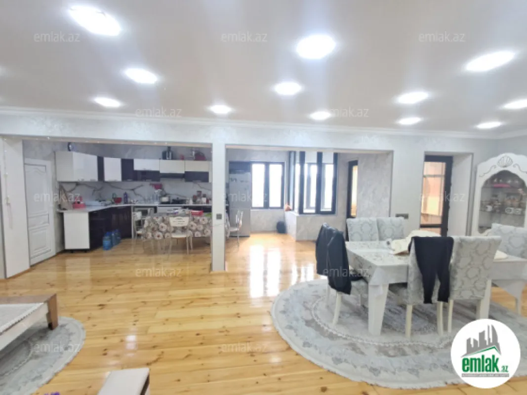 Satılır 8 otaqlı mənzil 1000 m²