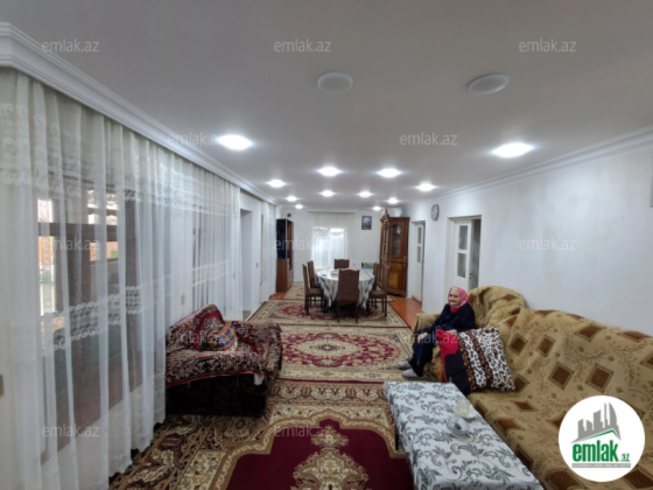 Satılır 8 otaqlı mənzil 1000 m²