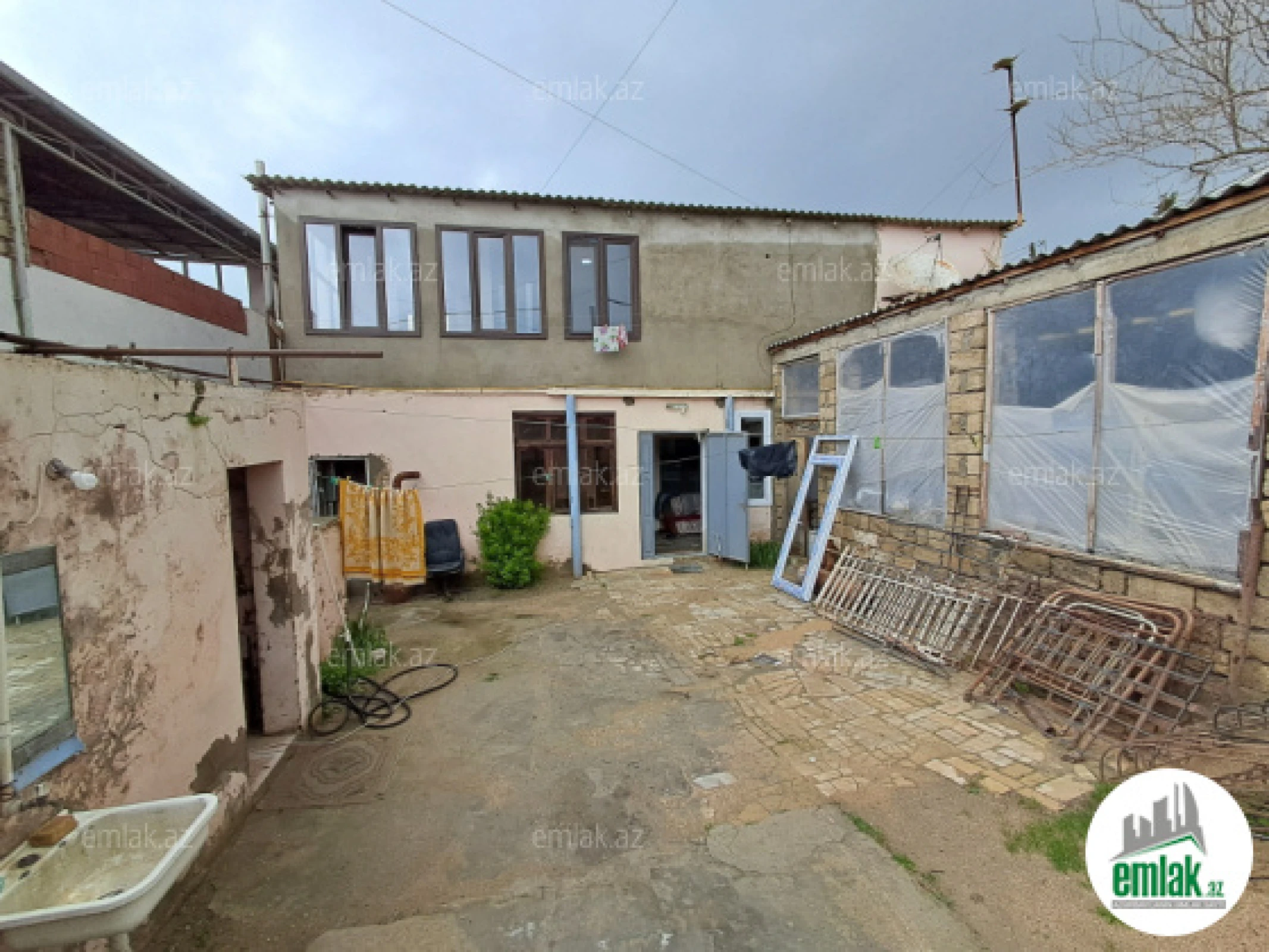 Satılır 8 otaqlı mənzil 1000 m²