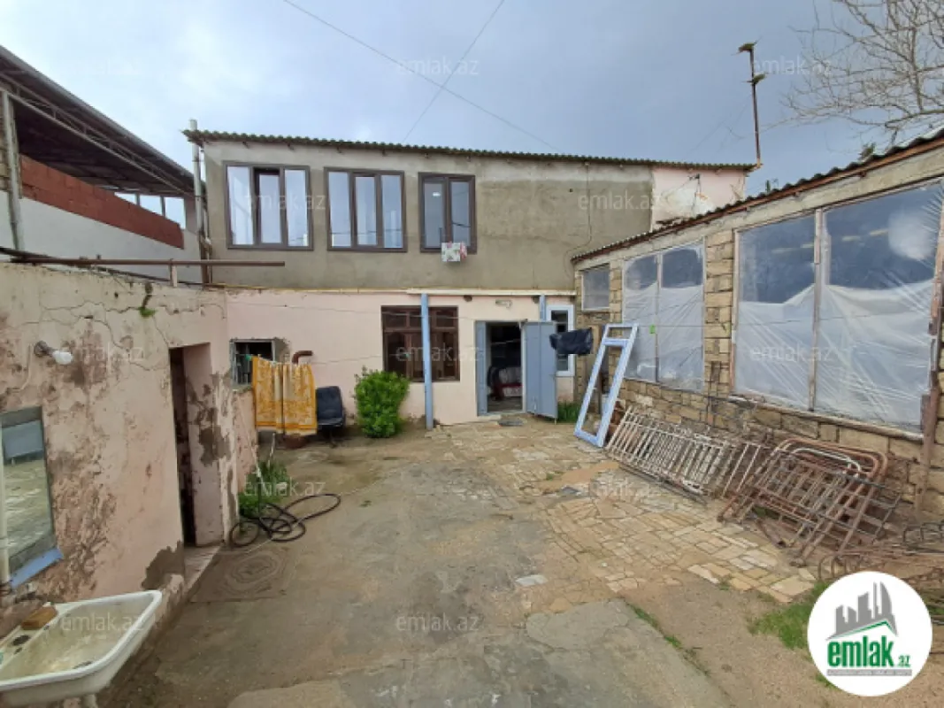 Satılır 8 otaqlı mənzil 1000 m²