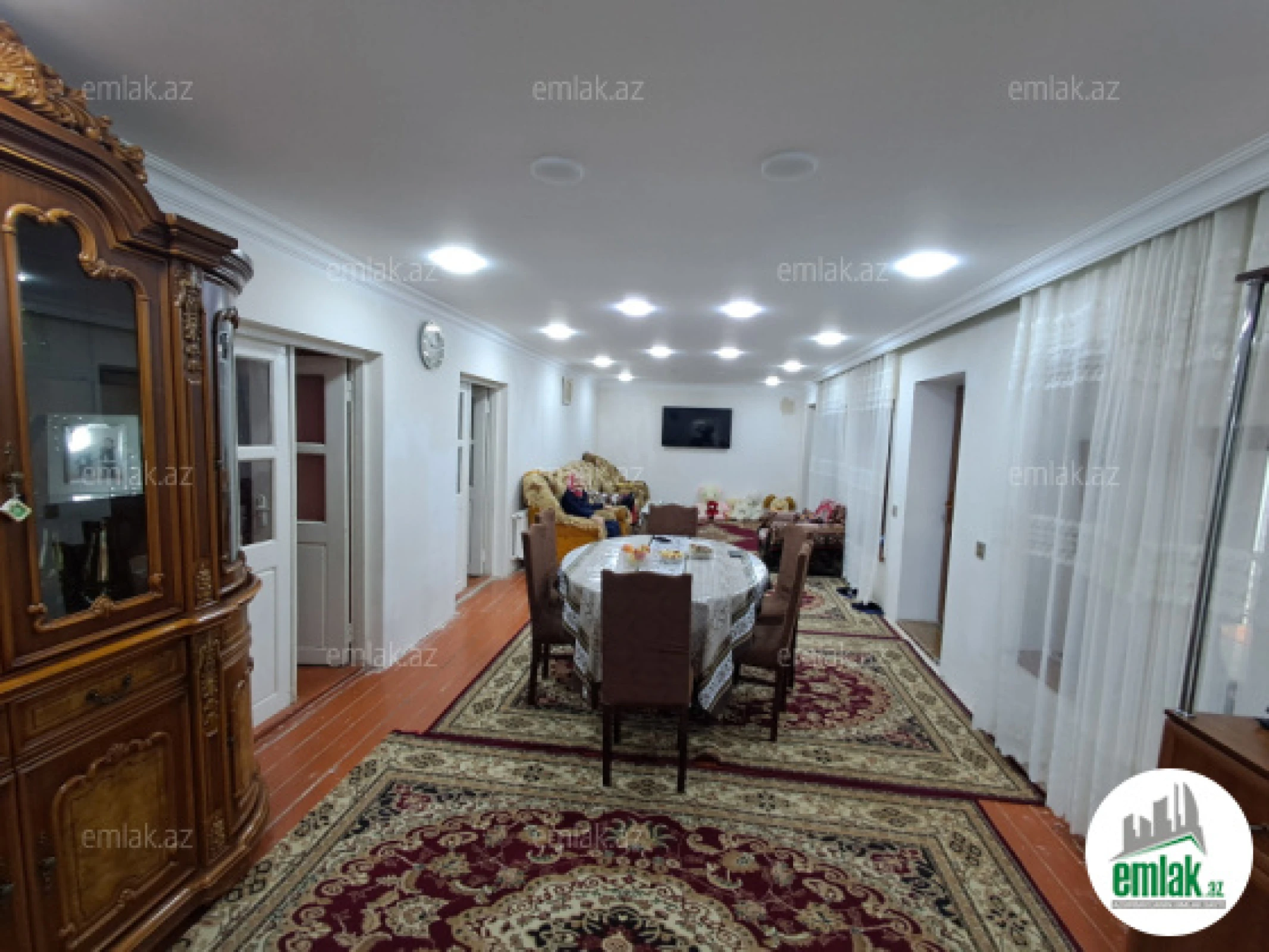 Satılır 8 otaqlı mənzil 1000 m²