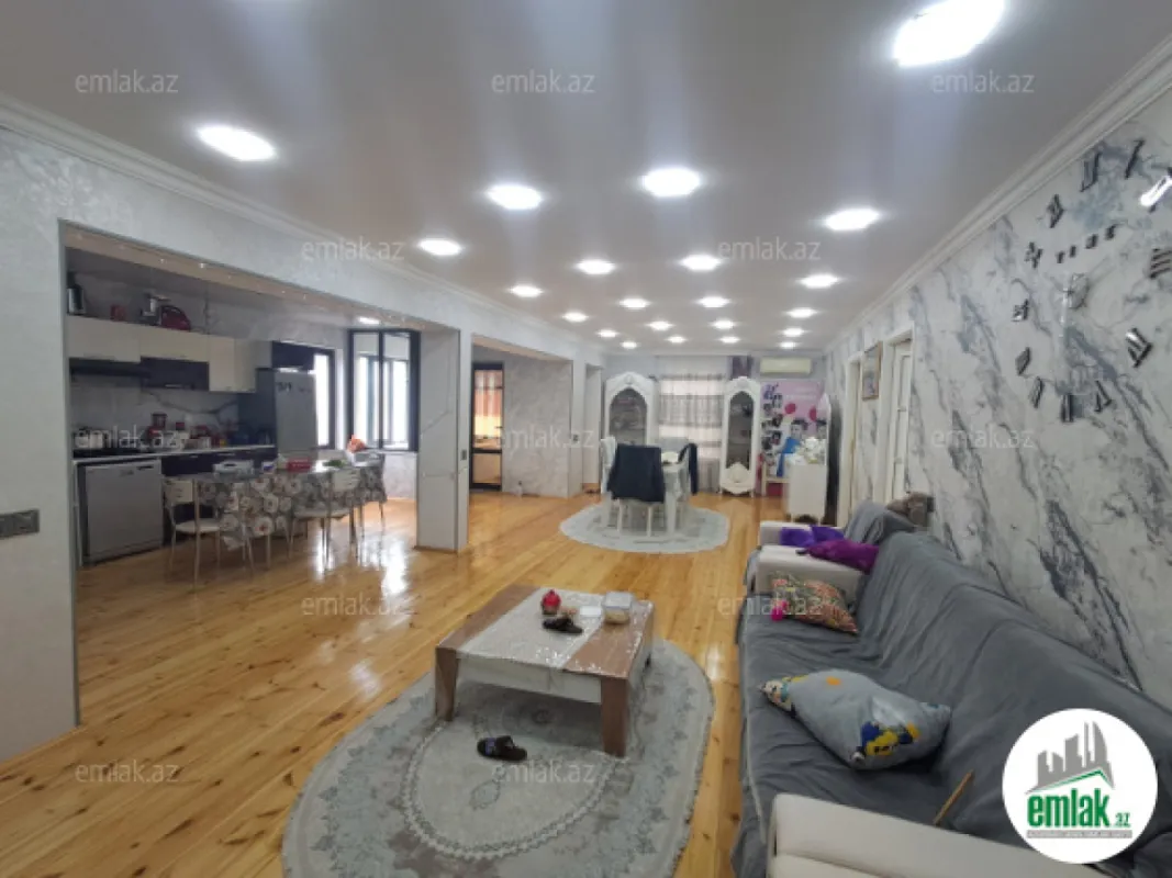 Satılır 8 otaqlı mənzil 1000 m²