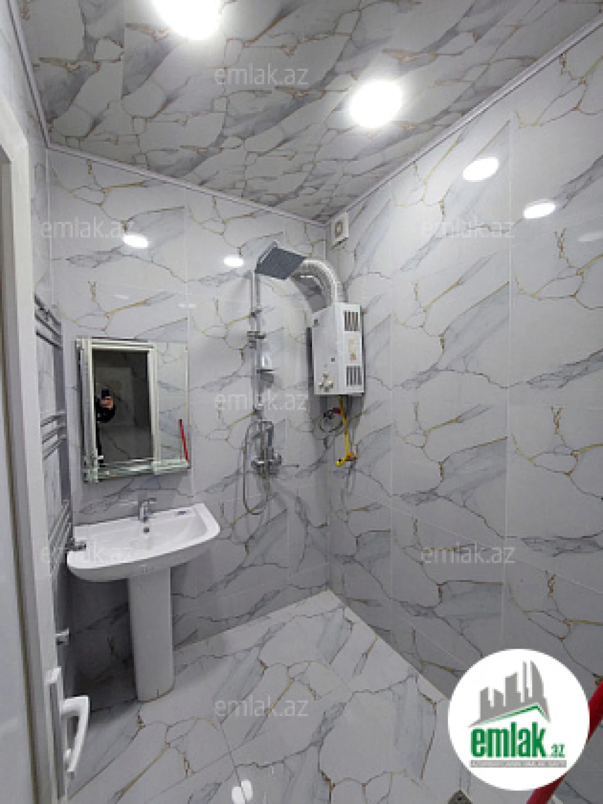 Satılır 2 otaqlı köhnə tikili 50 m²