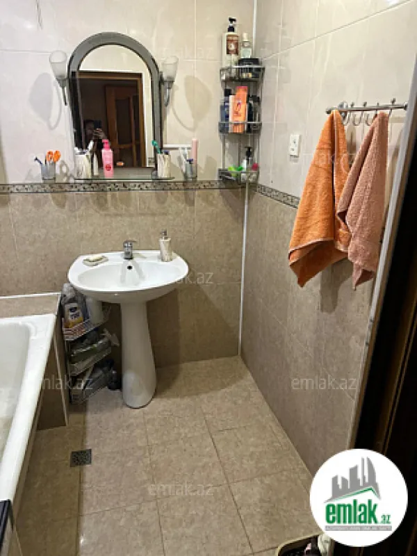 Satılır 5 otaqlı köhnə tikili 110 m²