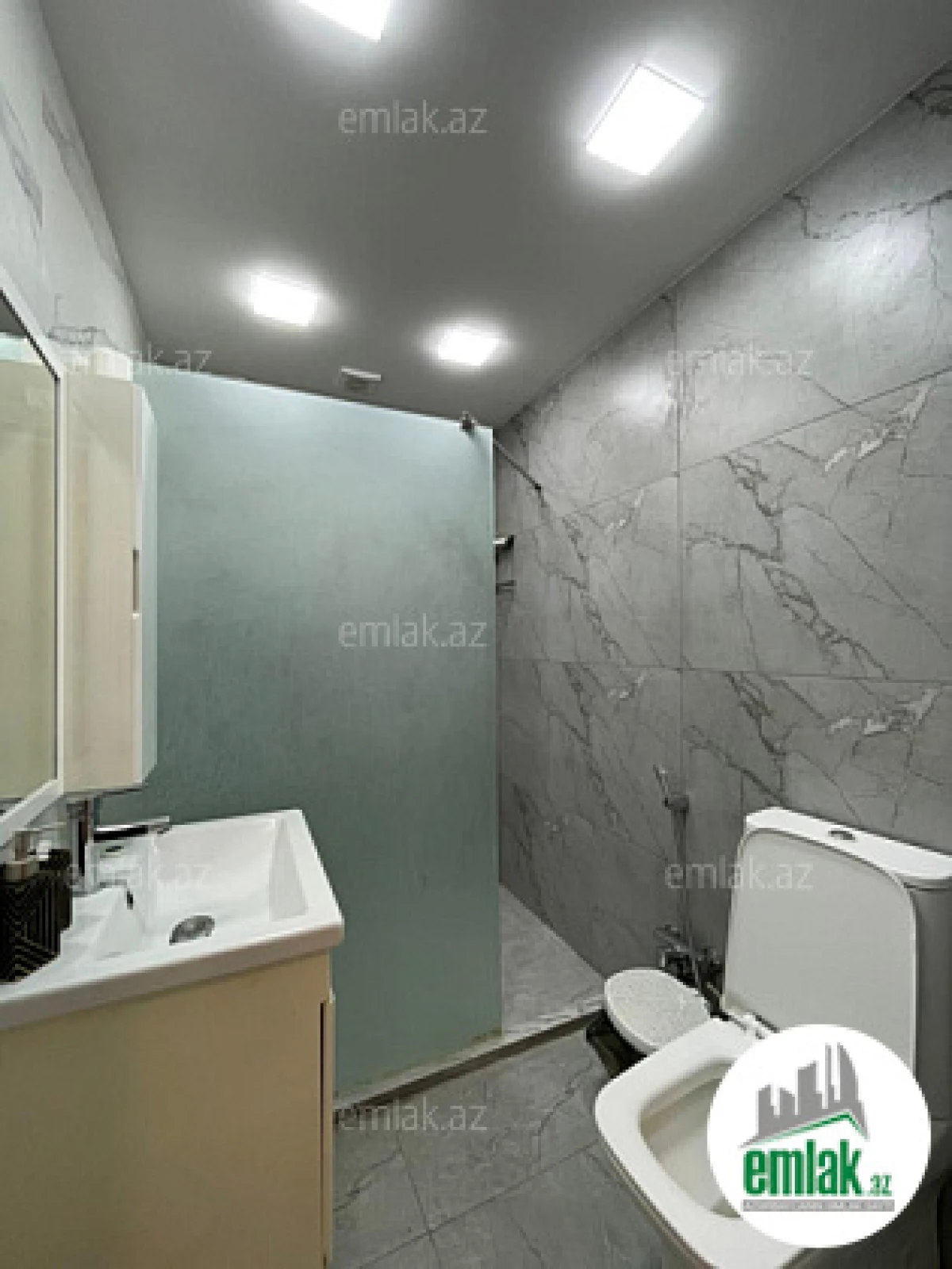Satılır 2 otaqlı köhnə tikili 53 m²