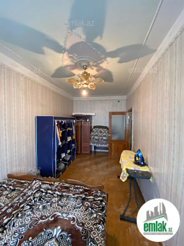 Satılır 4 otaqlı köhnə tikili 110 m²