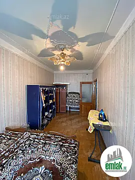 Satılır 4 otaqlı köhnə tikili 110 m²