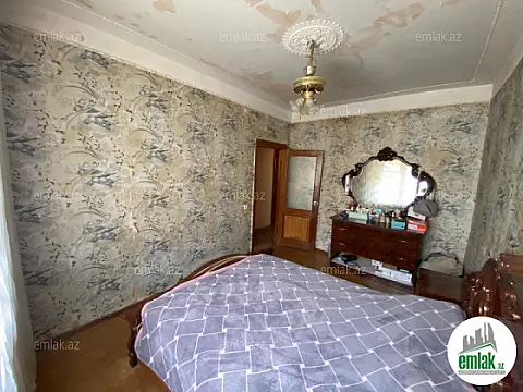 Satılır 4 otaqlı köhnə tikili 110 m²