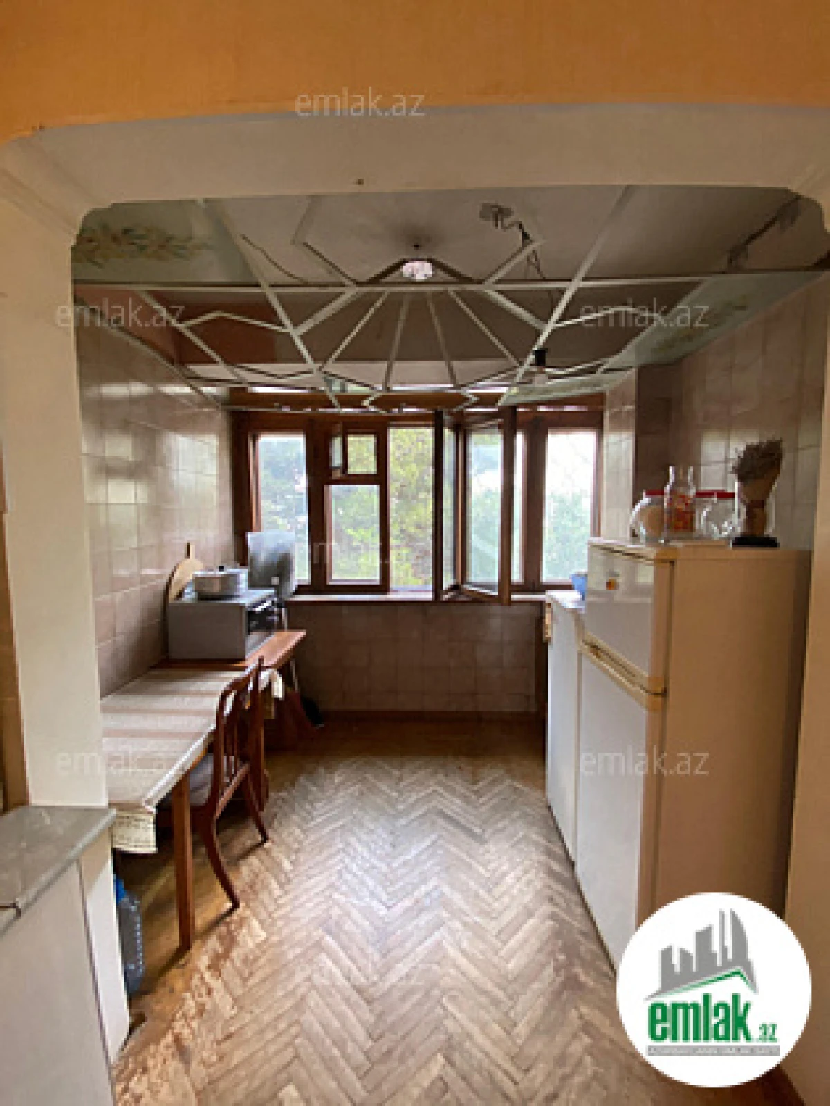 Satılır 4 otaqlı köhnə tikili 110 m²