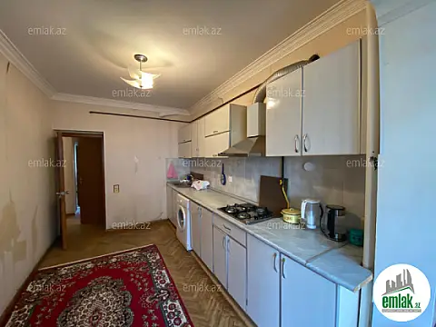 Satılır 4 otaqlı köhnə tikili 110 m²
