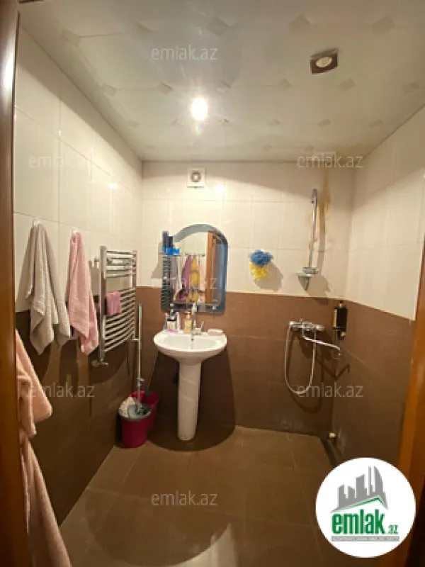 Satılır 4 otaqlı köhnə tikili 110 m²