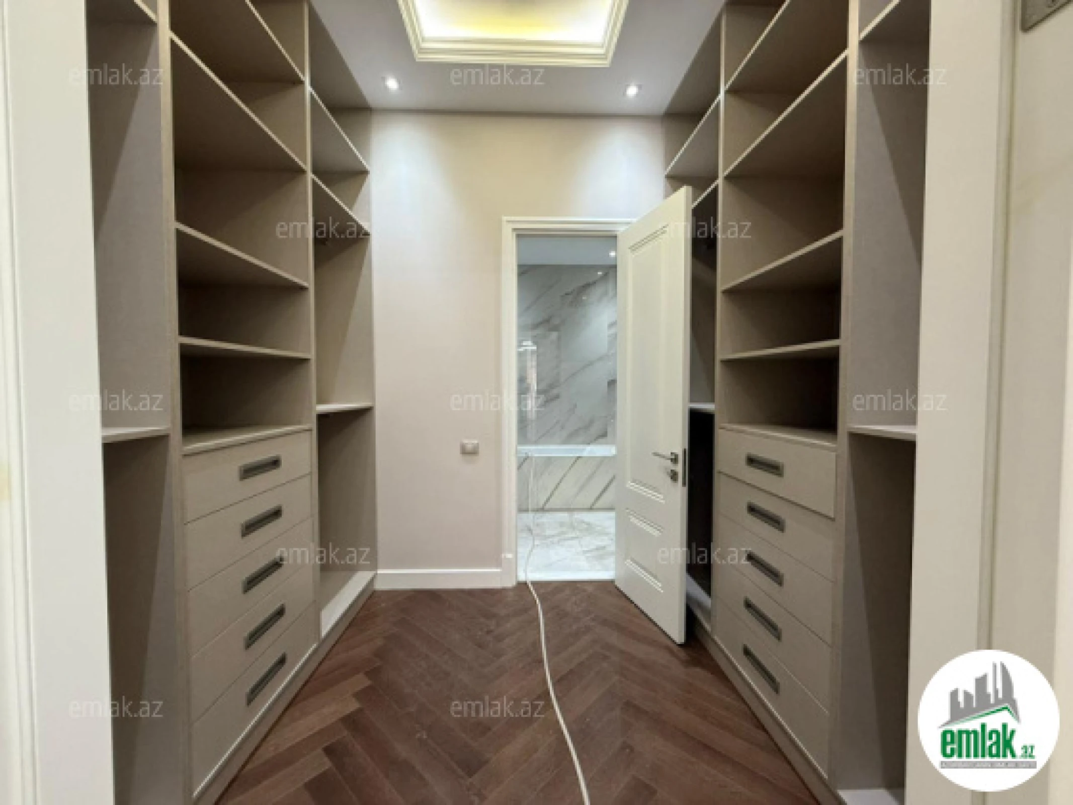 Satılır 5 otaqlı yeni tikili 235 m²