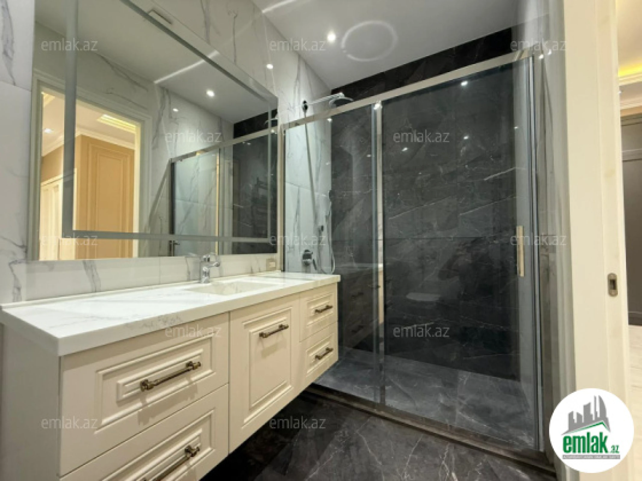 Satılır 5 otaqlı yeni tikili 235 m²