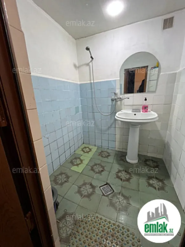 Satılır 3 otaqlı köhnə tikili 55 m²