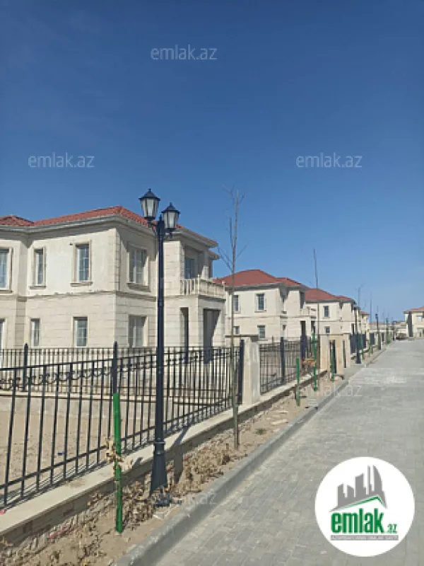 Satılır 5 otaqlı həyət evi 290 m²
