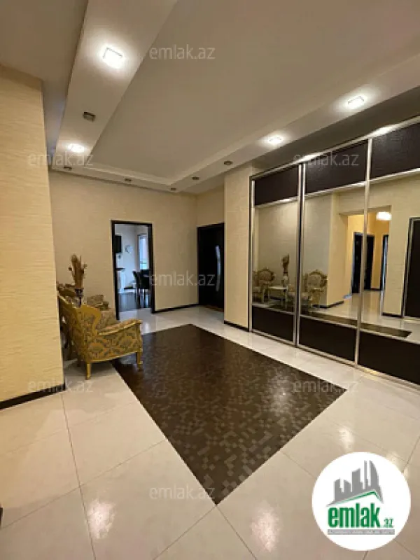 Satılır 4 otaqlı yeni tikili 180 m²