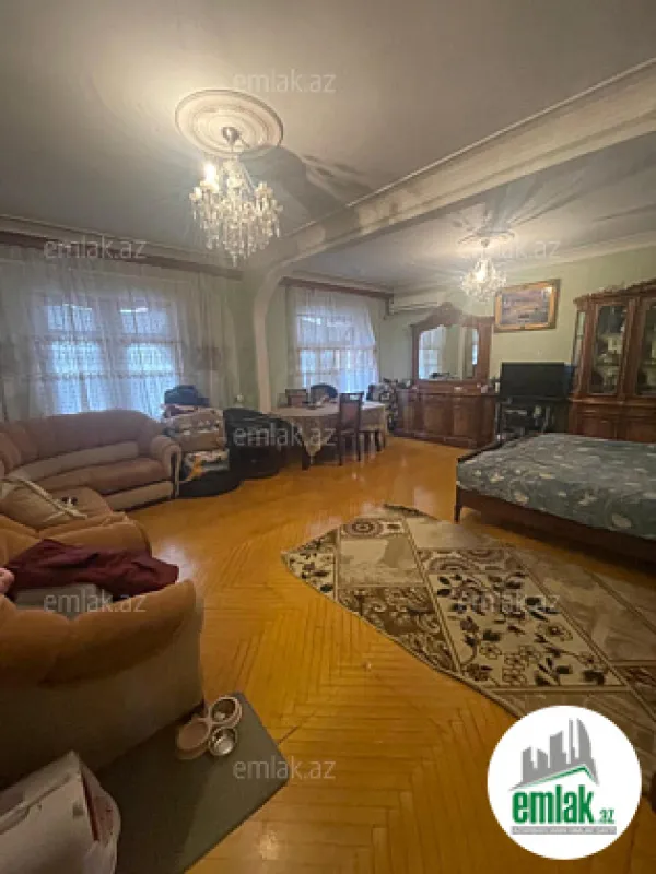 Satılır 5 otaqlı köhnə tikili 120 m²