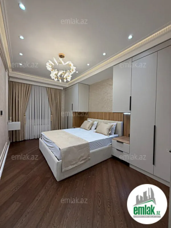Satılır 3 otaqlı yeni tikili 130 m²