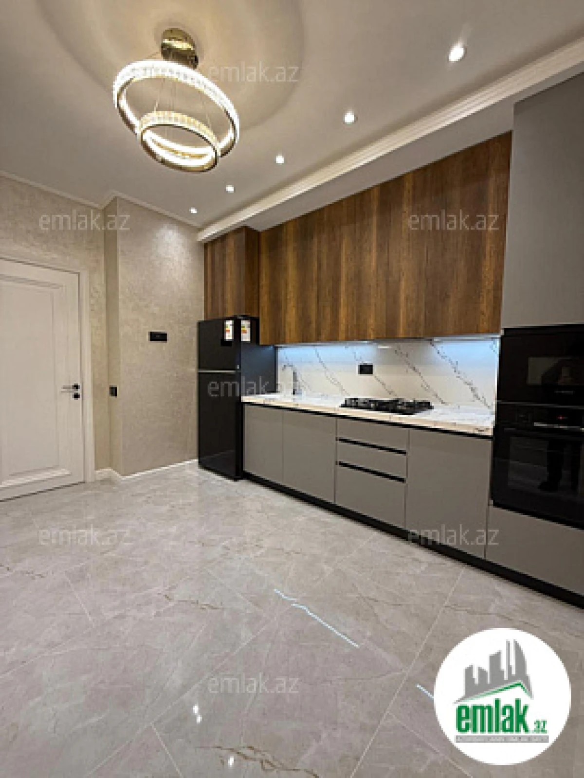 Satılır 3 otaqlı yeni tikili 130 m²