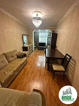 Satılır 4 otaqlı köhnə tikili 100 m²