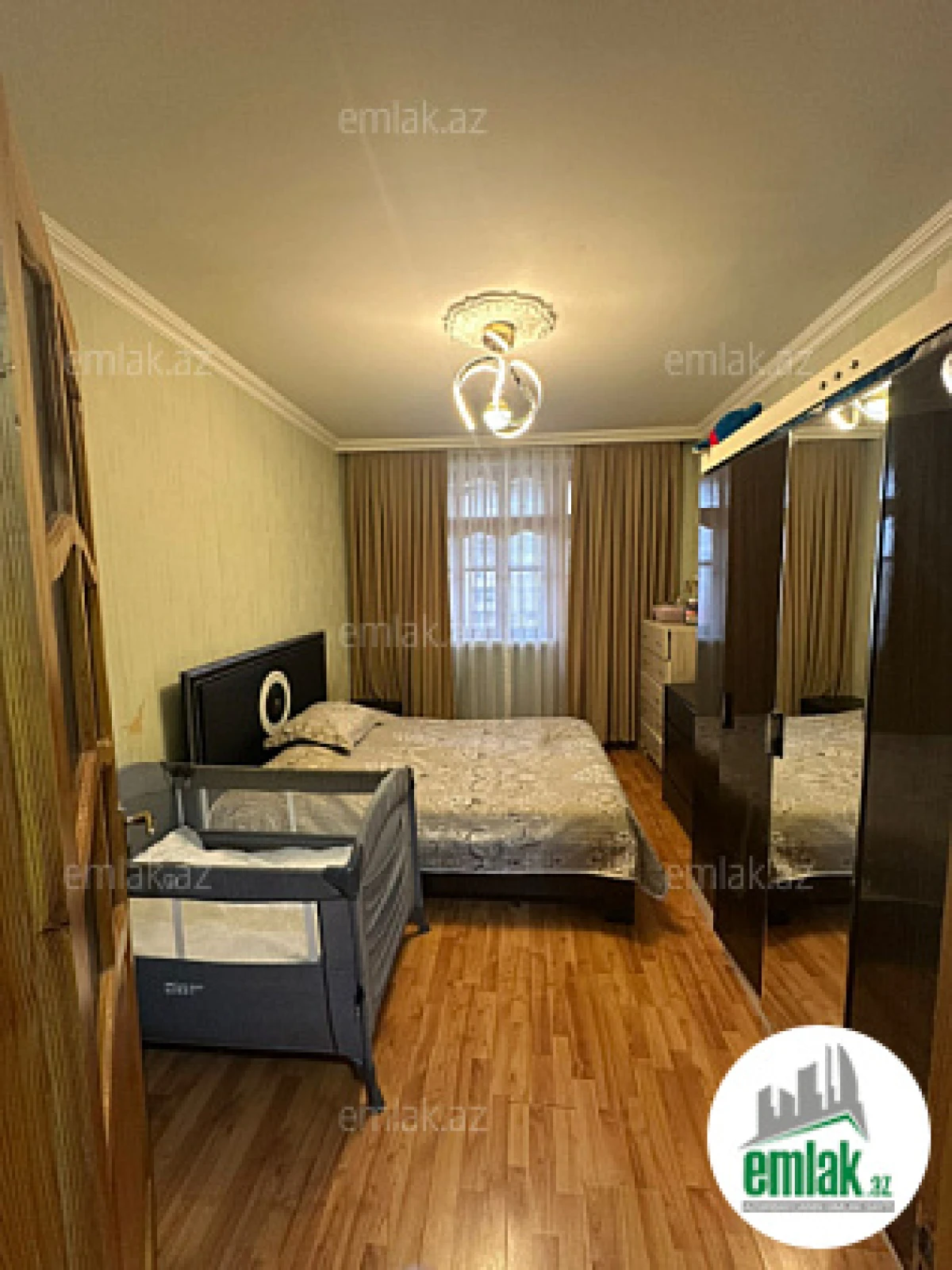 Satılır 4 otaqlı köhnə tikili 100 m²