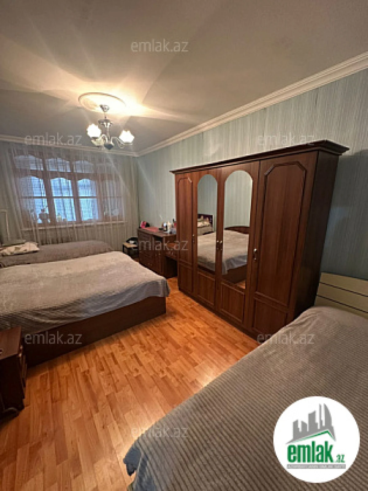 Satılır 4 otaqlı köhnə tikili 100 m²