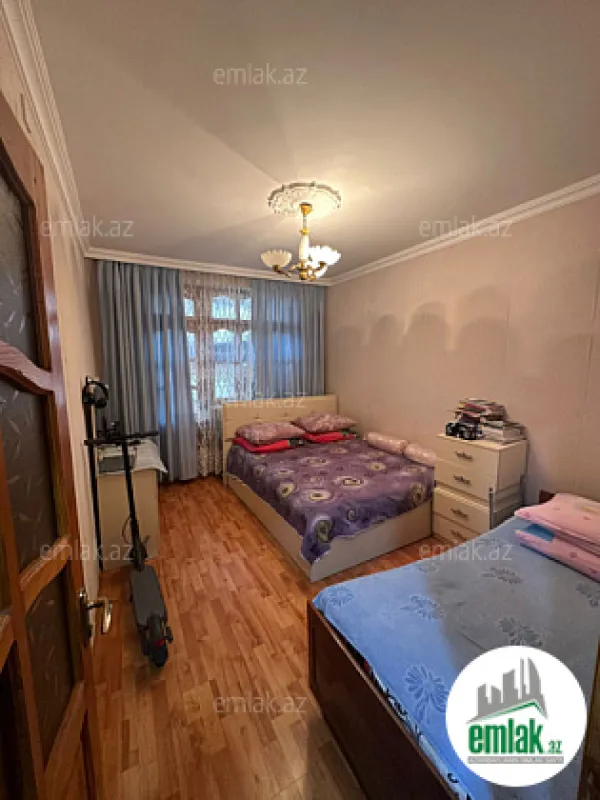 Satılır 4 otaqlı köhnə tikili 100 m²