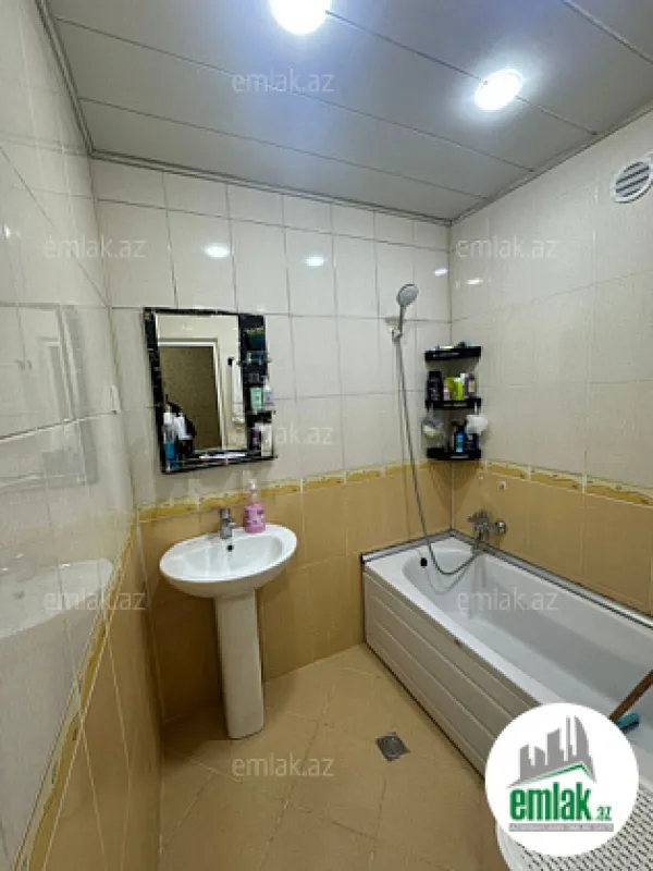 Satılır 4 otaqlı köhnə tikili 100 m²