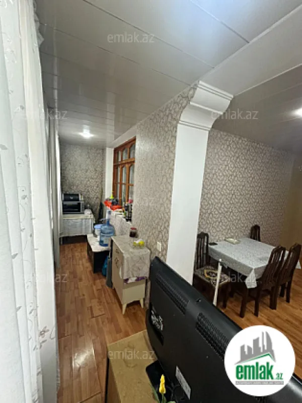 Satılır 4 otaqlı köhnə tikili 100 m²