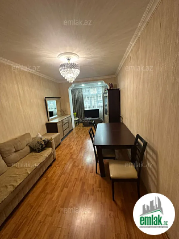 Satılır 4 otaqlı köhnə tikili 100 m²