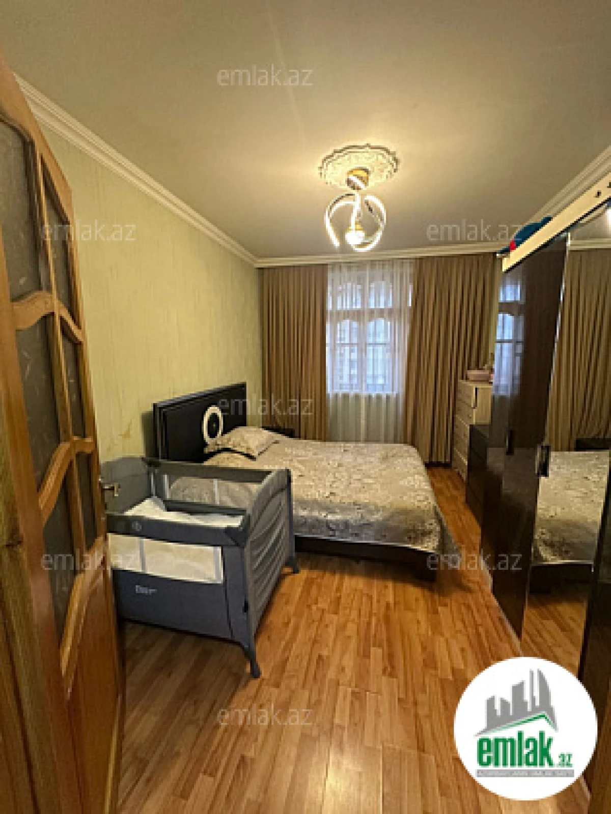 Satılır 4 otaqlı köhnə tikili 100 m²