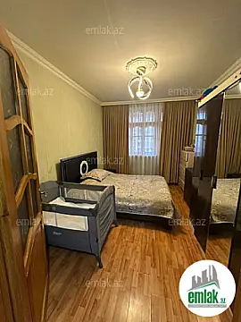 Satılır 4 otaqlı köhnə tikili 100 m²