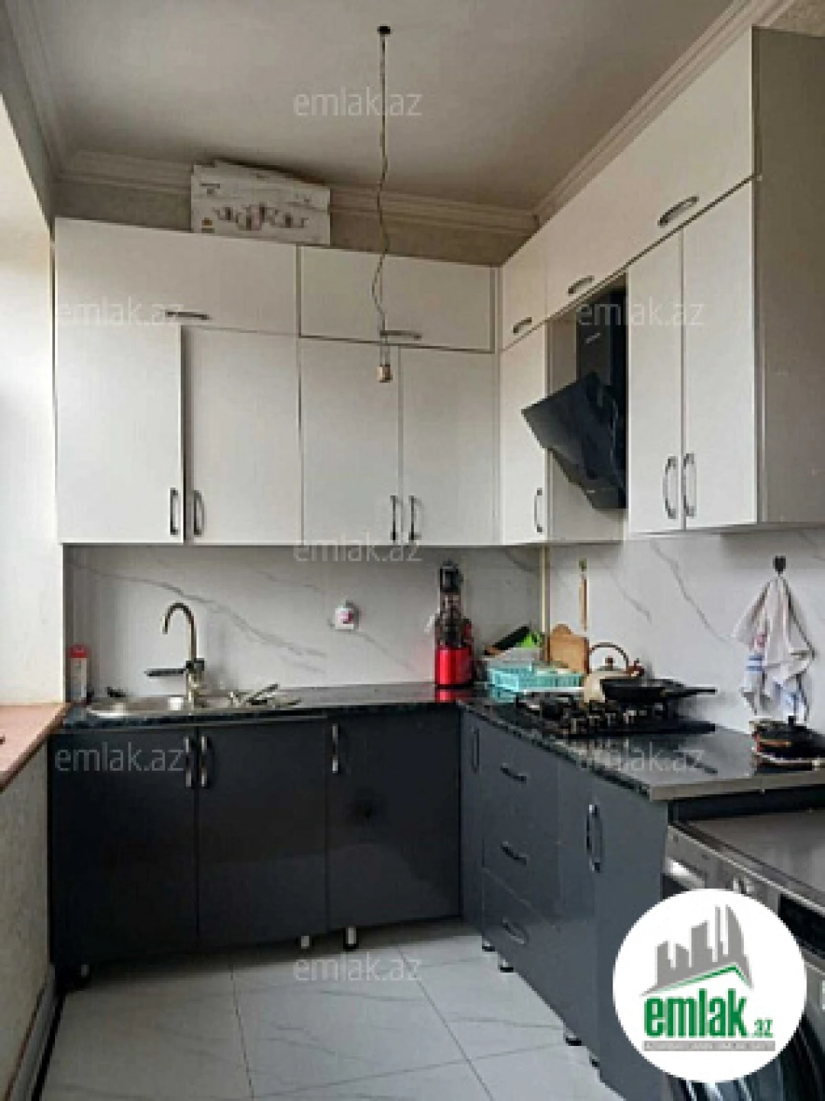 Satılır 3 otaqlı köhnə tikili 100 m²