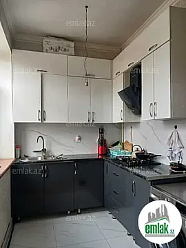 Satılır 3 otaqlı köhnə tikili 100 m²