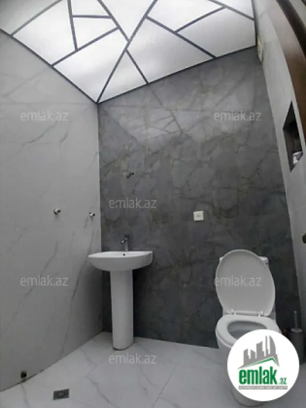 Satılır 3 otaqlı köhnə tikili 100 m²