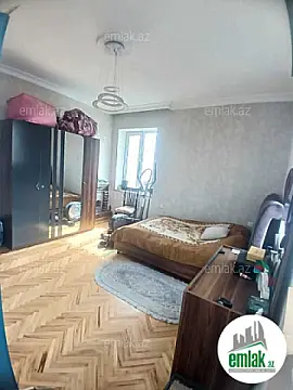 Satılır 3 otaqlı köhnə tikili 100 m²