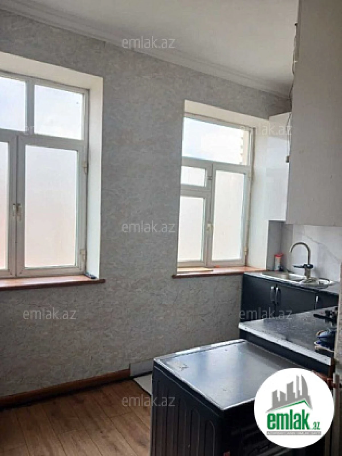 Satılır 3 otaqlı köhnə tikili 100 m²